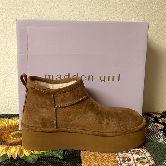 Madden Girl Shoes - STEVE MADDEN, MADDEN GIRL PLATFORM FAUX FUR BOOTIE, EMBRACCE TAN, SIZE 9.